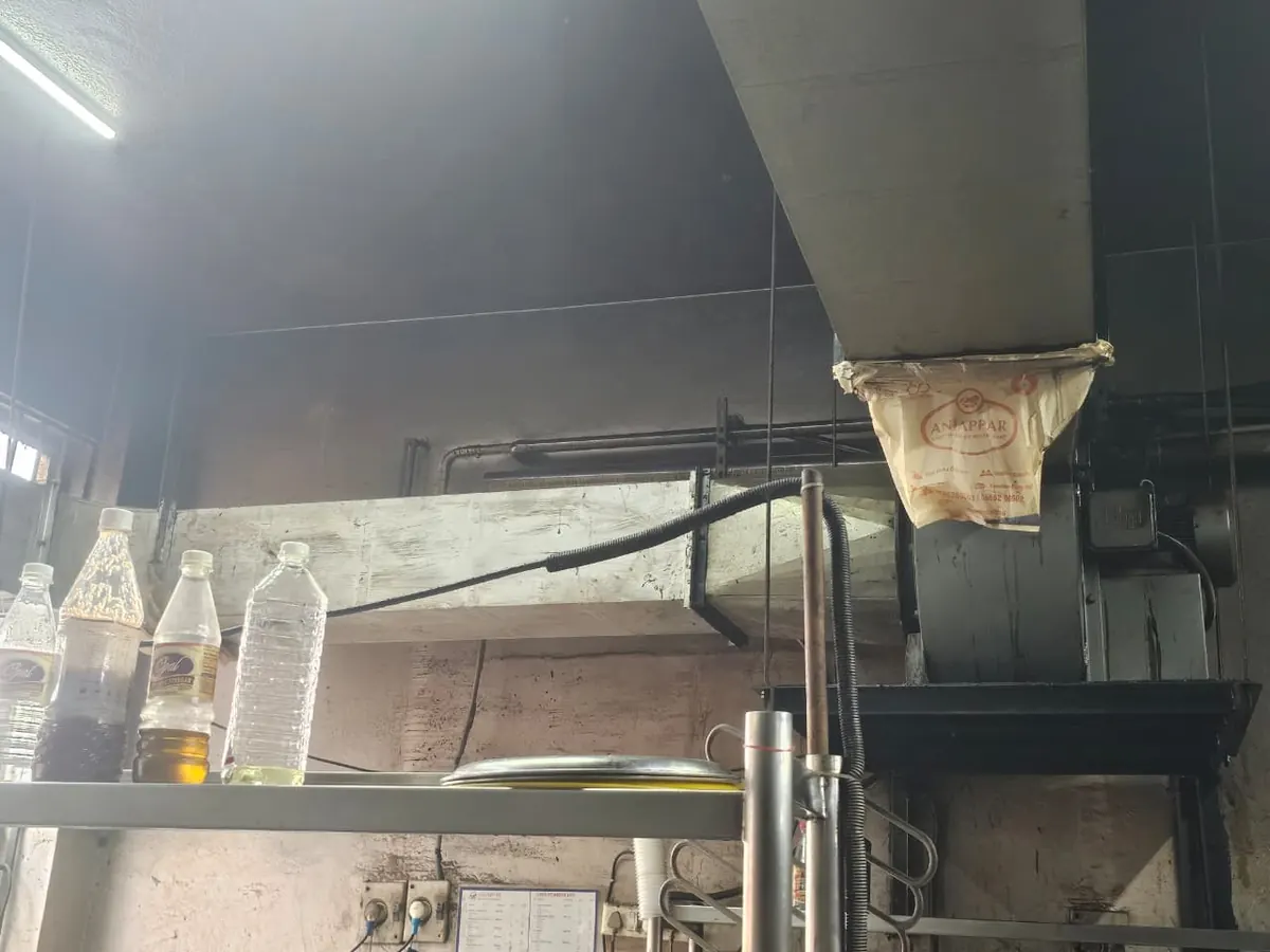 Duct drop and connection made at ceiling level in a kitchen